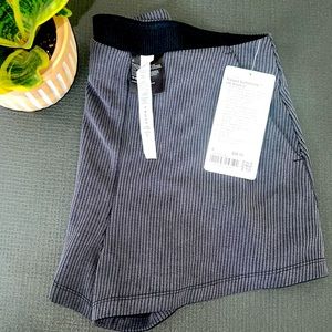 NWT LULULEMON RIBBED SOFTSTREME HIGH RISE SHORT 2 INCHES BLACK